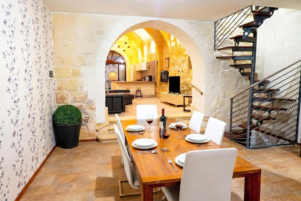 Family House, Multiple Bedrooms (Mixel Gozitan Villa and Pool) | Dining