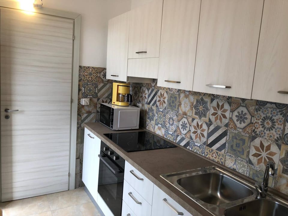 Apartment, 1 Bedroom, Patio, City View | Interior