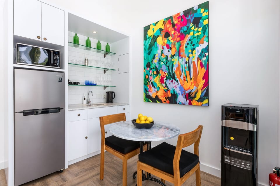 Comfort Villa, Pool View | In-room dining