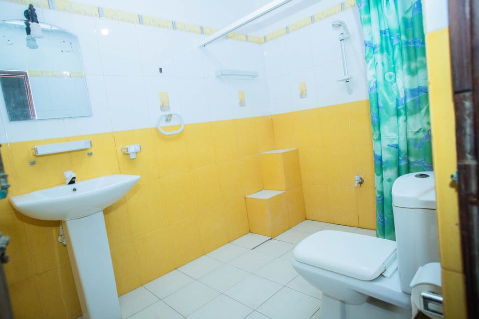 Family Triple Room | Bathroom | Towels