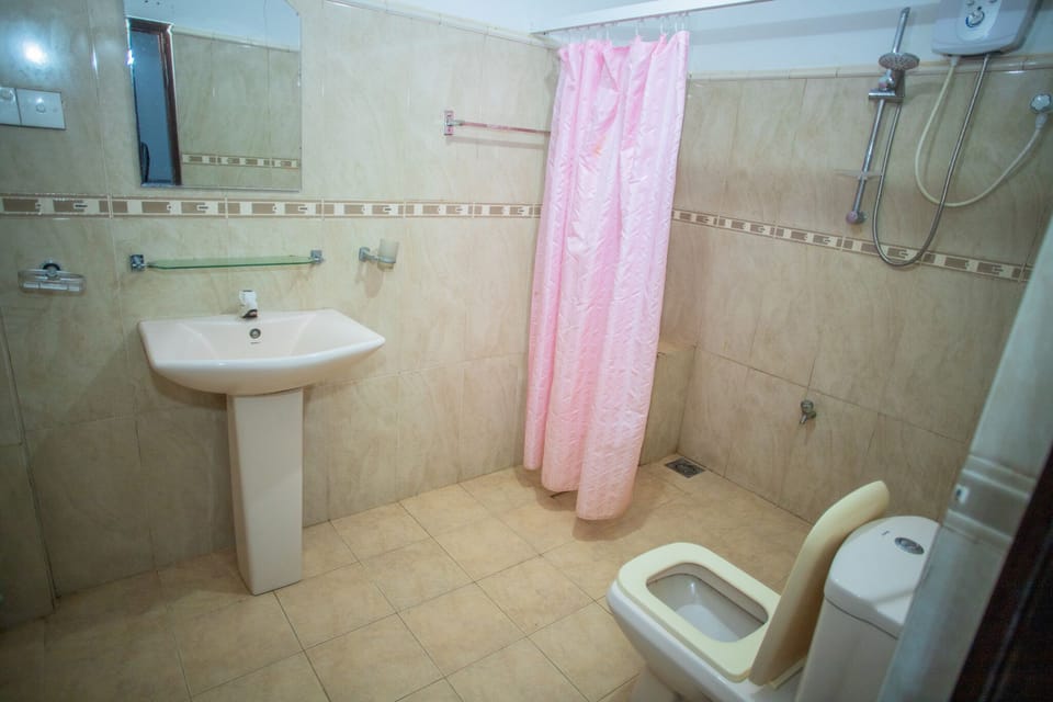 Deluxe Double Room | Bathroom | Towels