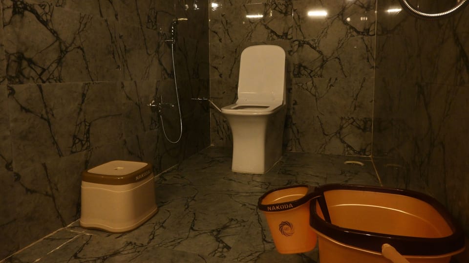 Deluxe Tent | Bathroom | Shower, rainfall showerhead, free toiletries, hair dryer