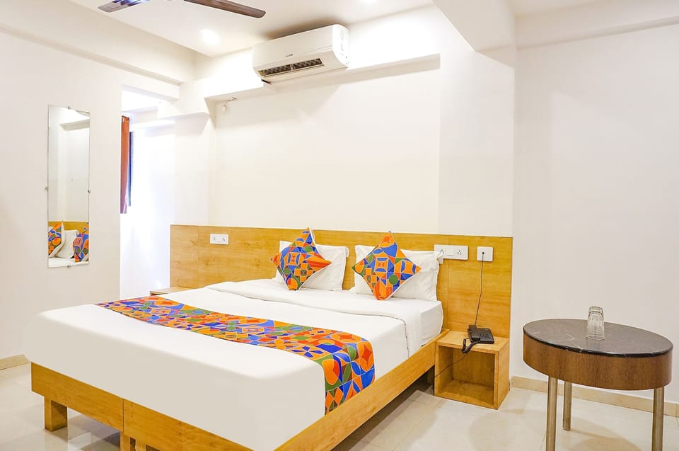 Deluxe Room | Desk, free WiFi, bed sheets