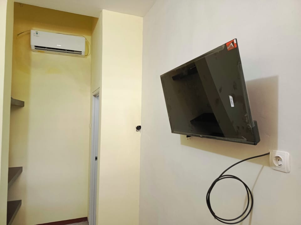 Classic Room | Desk, blackout drapes, free WiFi, bed sheets