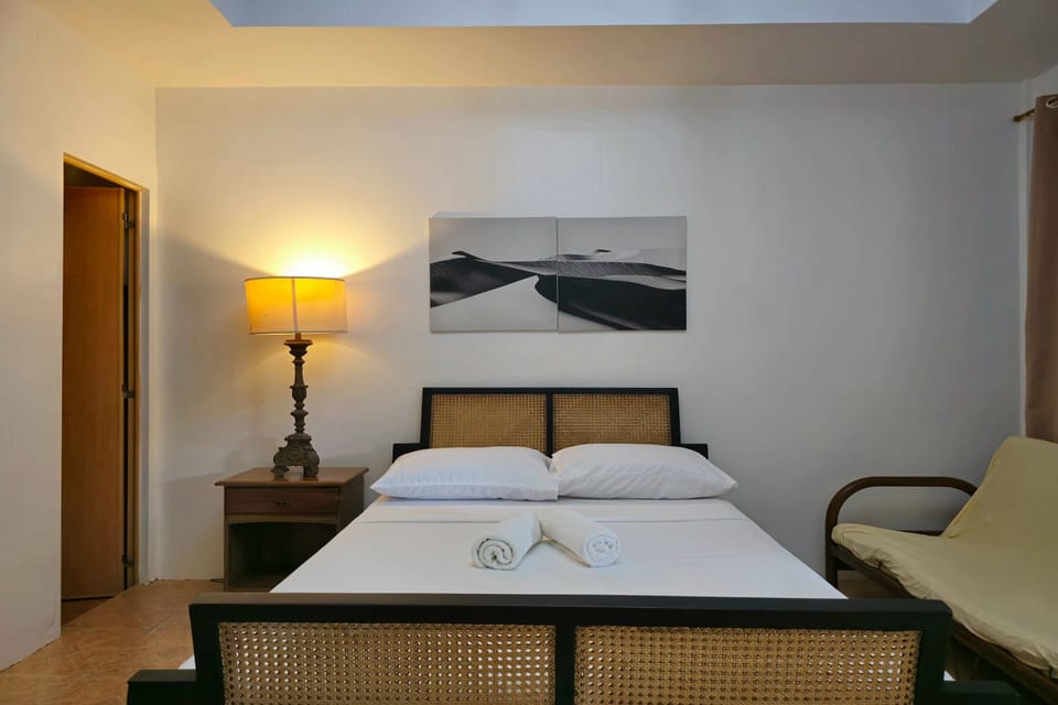 Classic Double or Twin Room | Desk, free WiFi, bed sheets