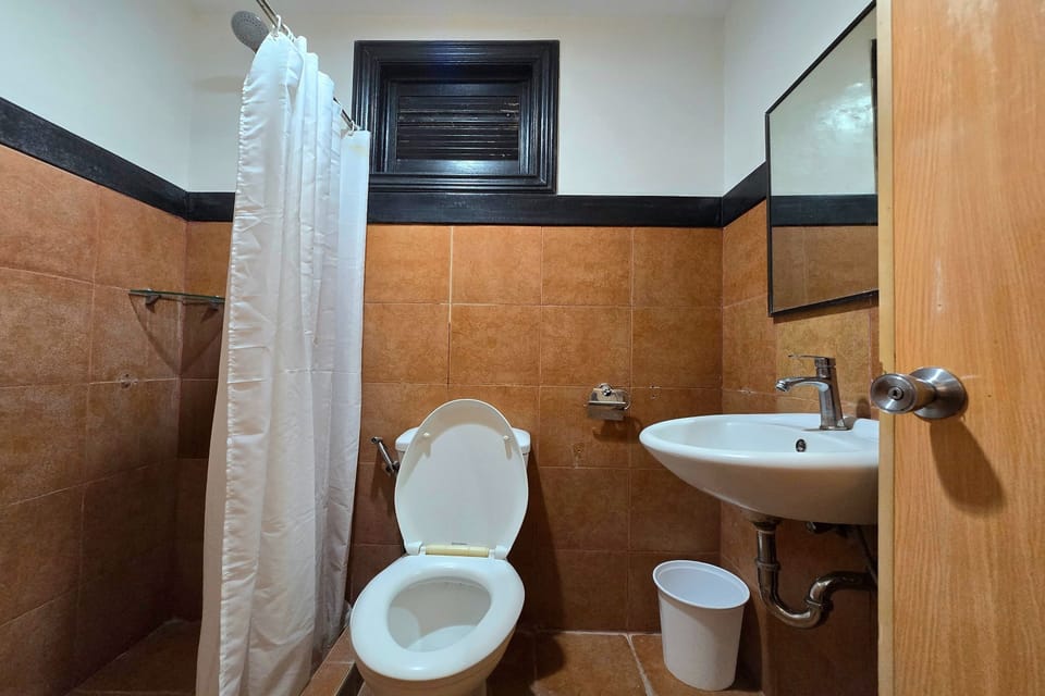 Classic Double or Twin Room | Bathroom | Shower, rainfall showerhead, towels