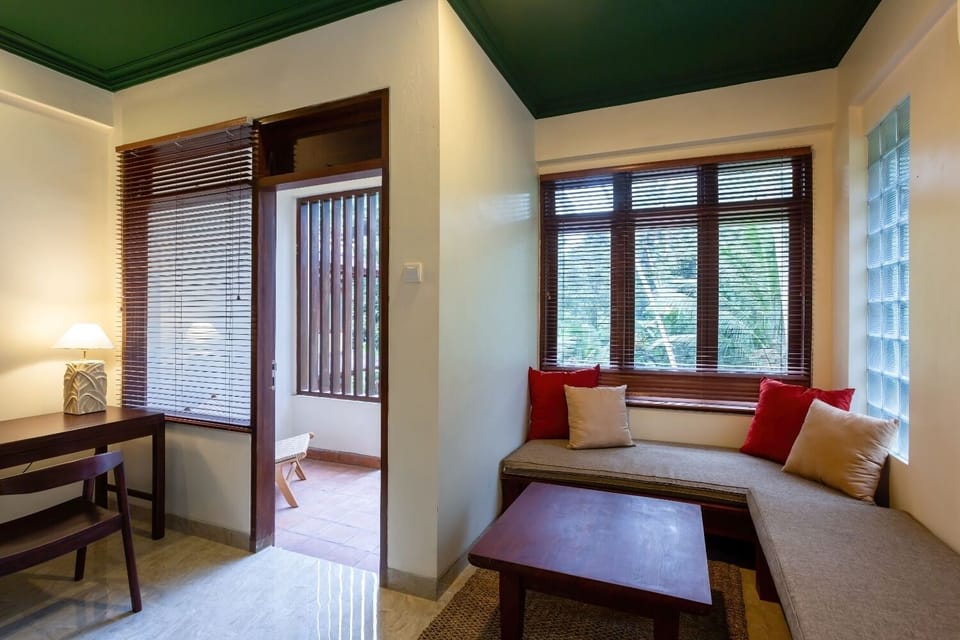 Minibar, desk, free WiFi, bed sheets