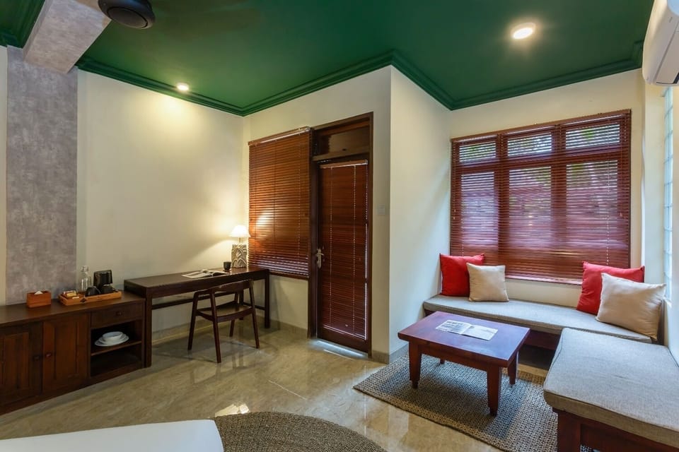 Premium Room, Pool View | Minibar, desk, free WiFi, bed sheets