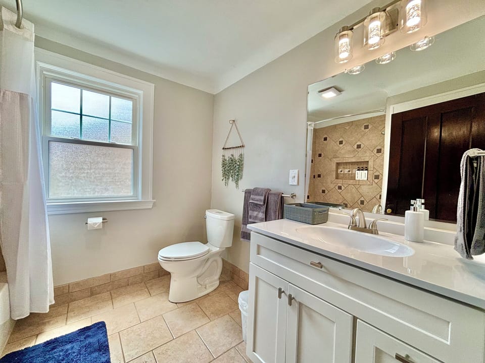 The second floor bathroom with tub/shower and plenty of thick, fluffy towels