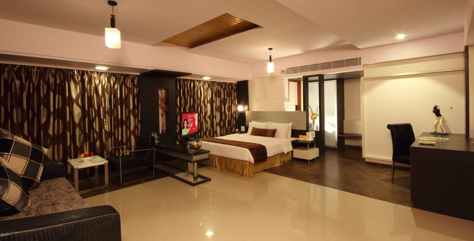 Deluxe Double or Twin Room | In-room safe, blackout drapes, iron/ironing board, free WiFi