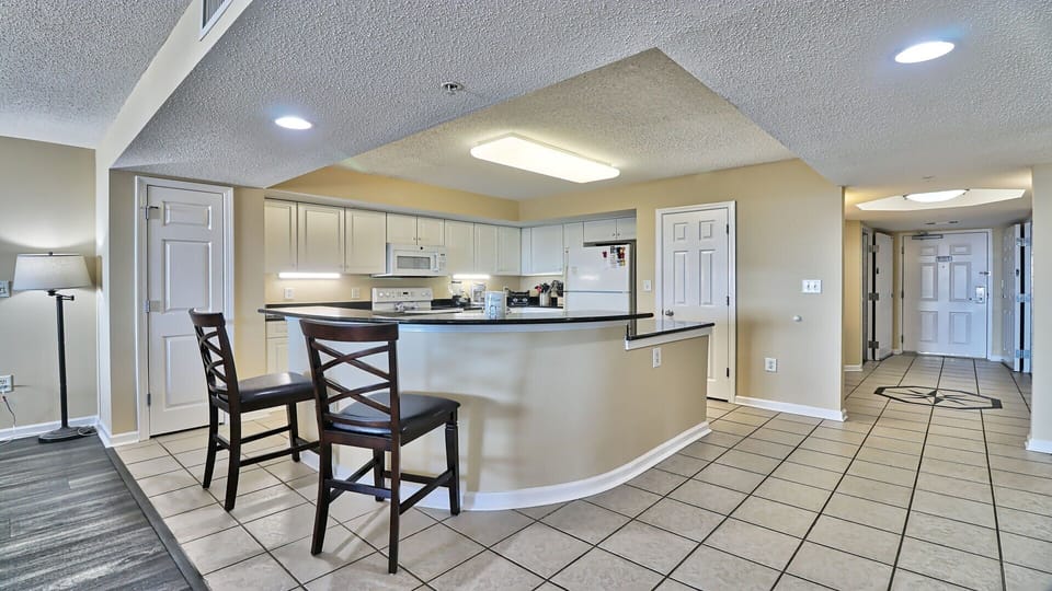 Kitchen/Breakfast Bar