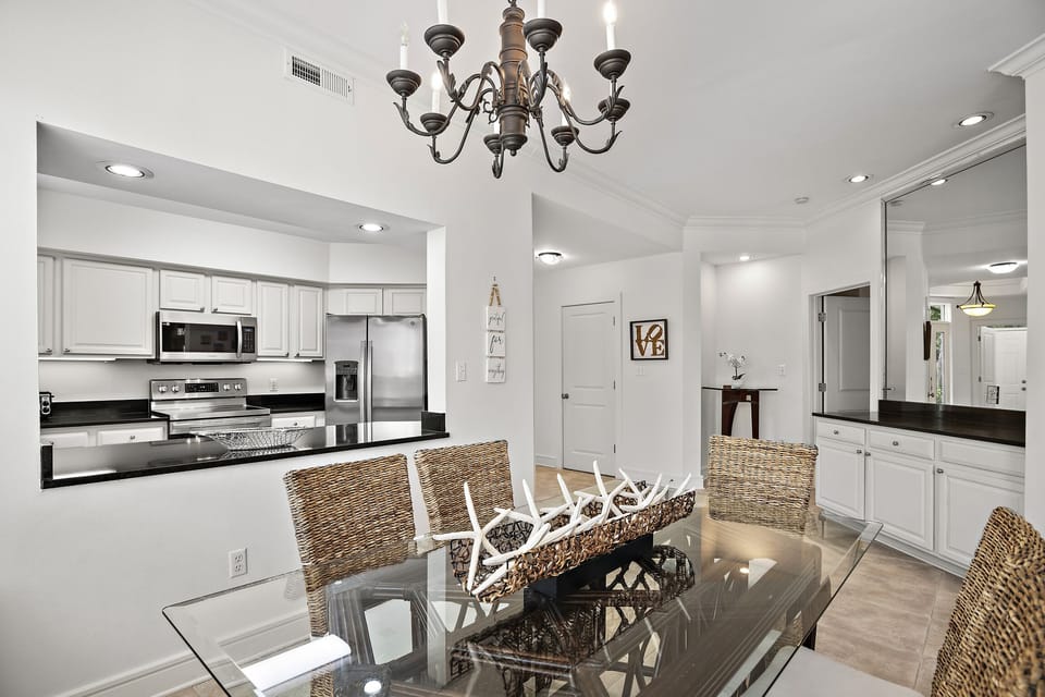 Dining, Kitchen & Bar Areas