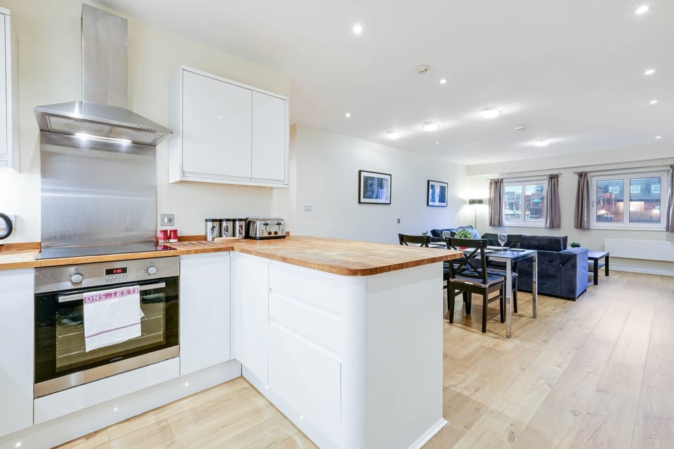 Basic Apartment | Dining room