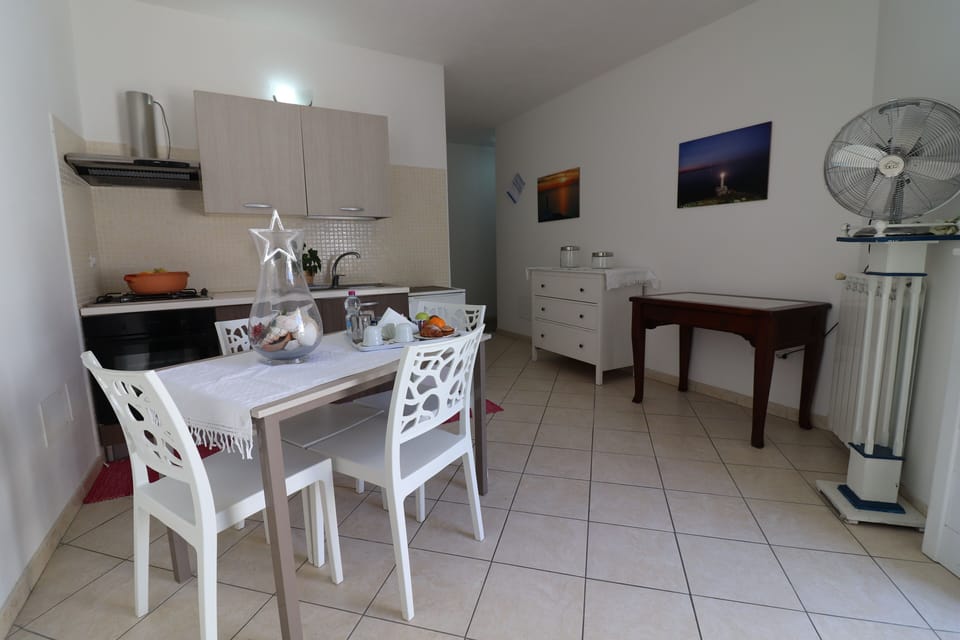 Apartment, 3 Bedrooms, Smoking, City View | Dining