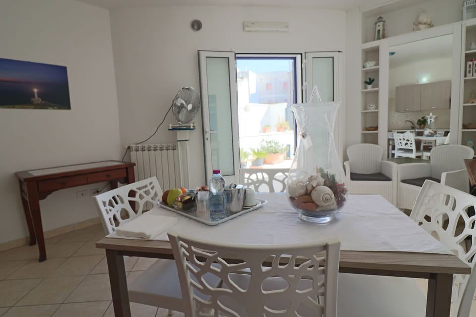 Apartment, 3 Bedrooms, Smoking, City View | Dining