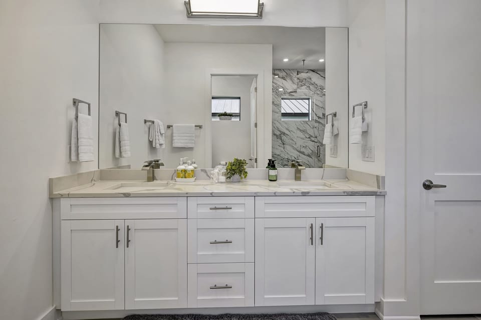 With dual sinks and a large mirror the main bathroom has plenty of room to get ready for a night out!