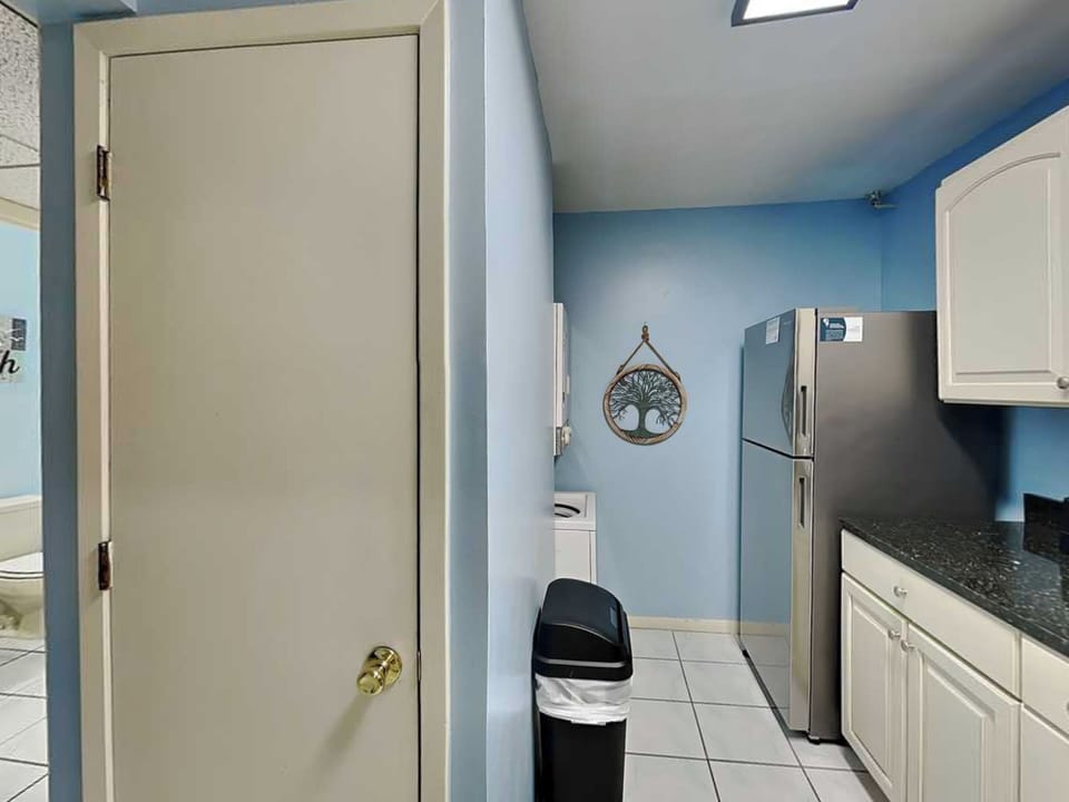 Kitchen - Laundry Closet - Washer and Dryer