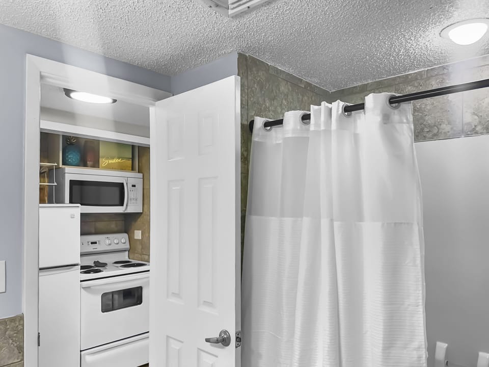 Pirates Bay B303 Bathroom