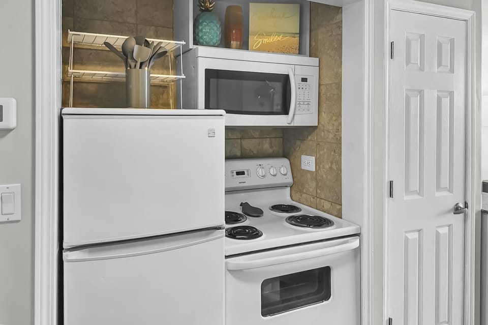 Pirates Bay B303 Kitchenette
