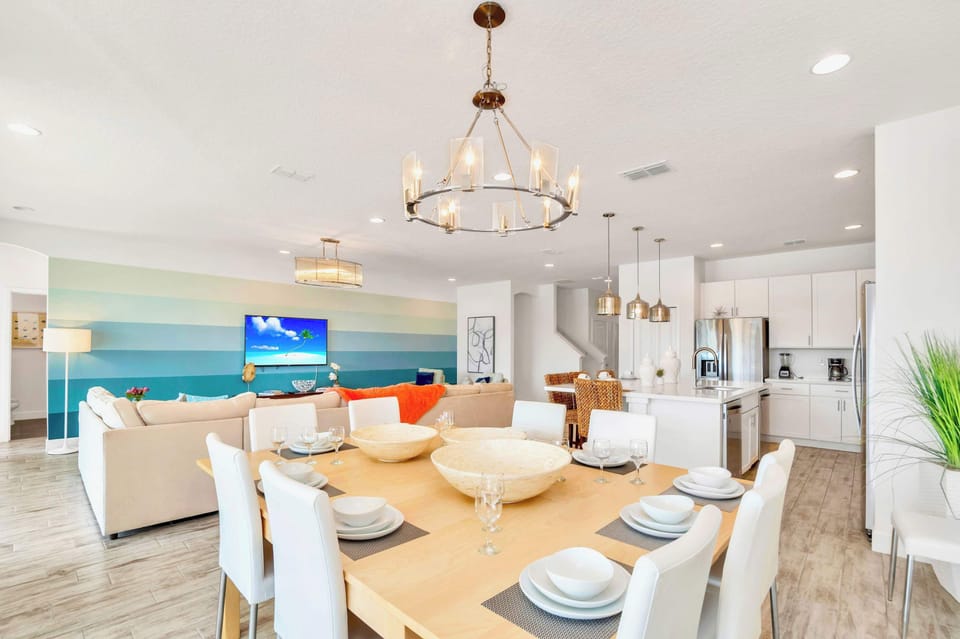Large Capacity Dining Area