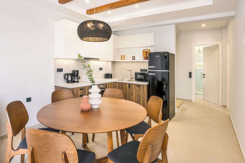 Cozy and spacious dinning space