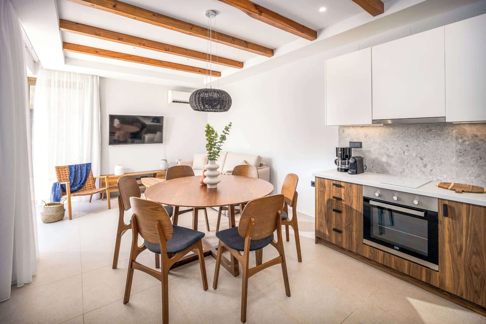 Cozy dinning space