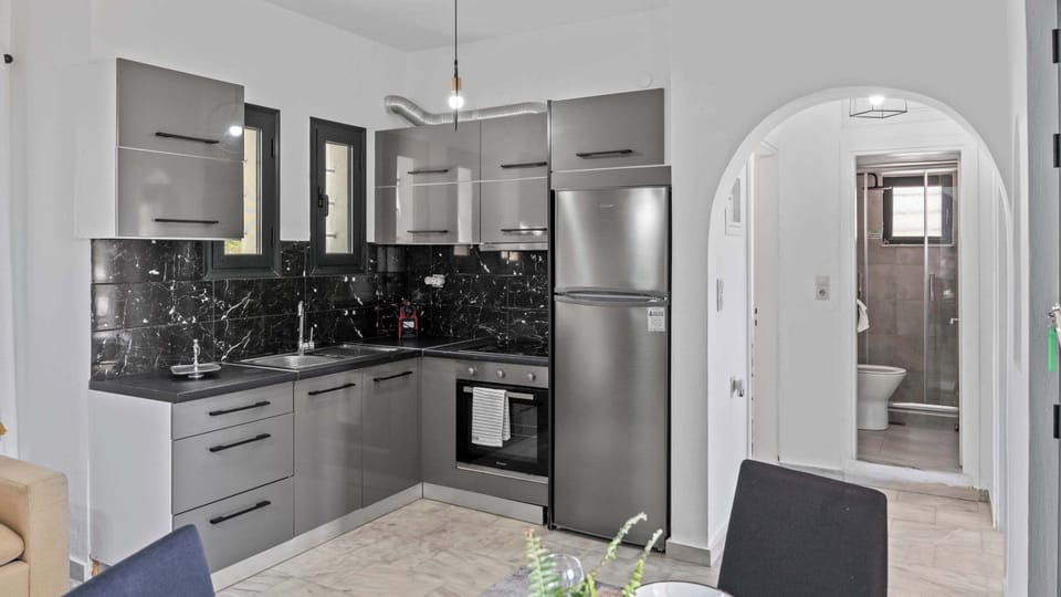 Chef’s Kitchen • Modern & Fully Equipped

