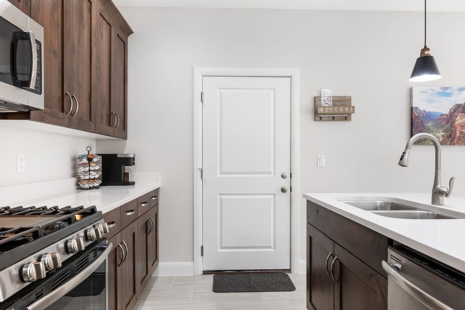 Townhome, 4 Bedrooms | Private kitchen | Coffee/tea maker, fridge, oven, toaster