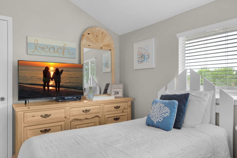 Loft area with two twin beds