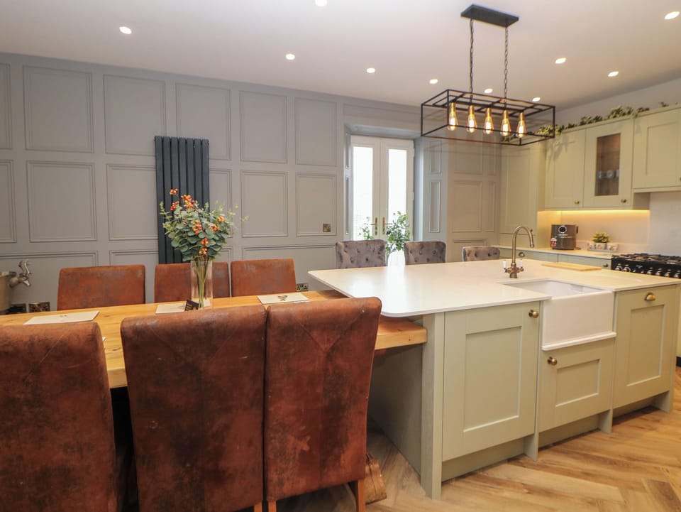 Cottage | Dining