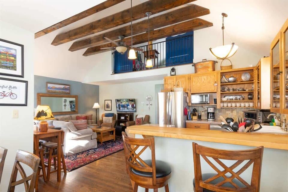 Kitchen & Living Room 