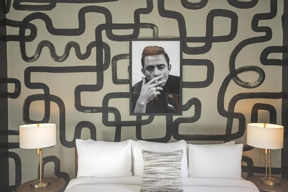 Folsom Suite: 1 king bed with en suite bathroom and beauty bar
