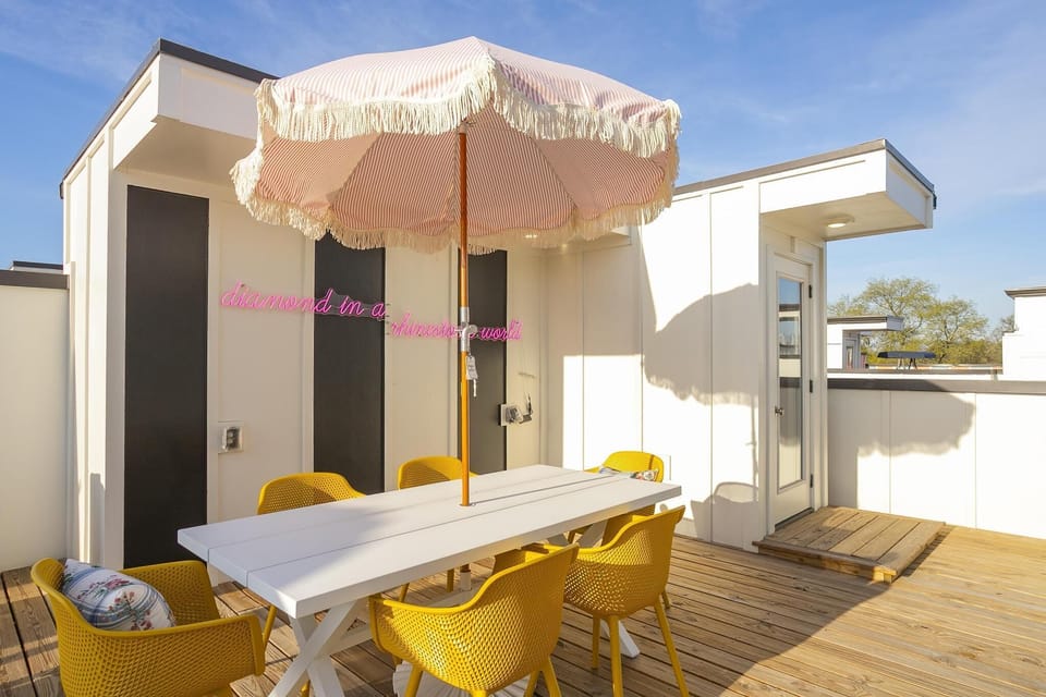 Dolly's Dream House - Rooftop
