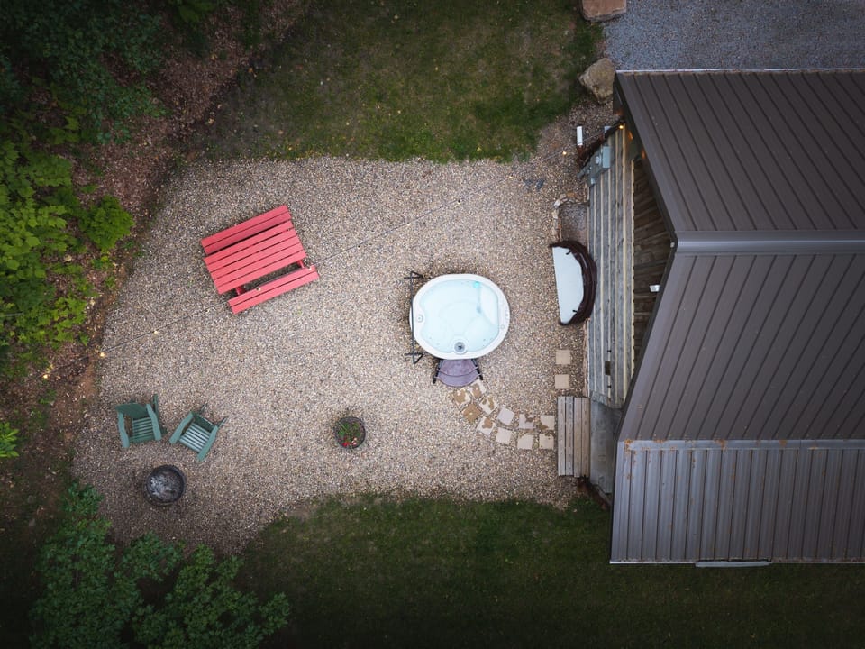 Hot tub / picnic area
