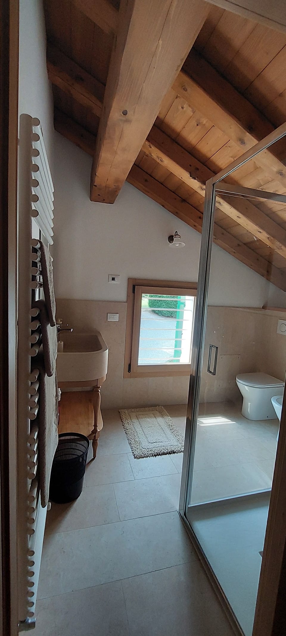 Comfort Double Room | Bathroom | Shower, rainfall showerhead, hair dryer, bidet
