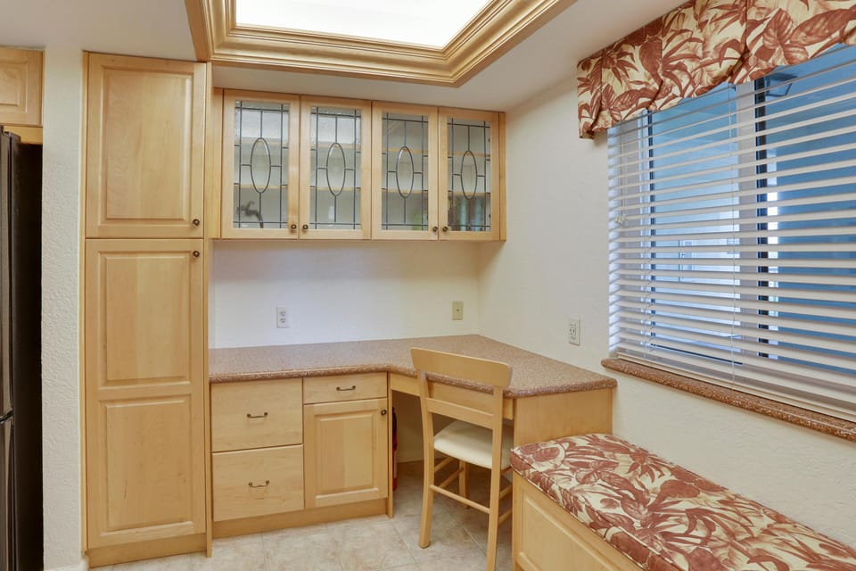 Condo, Multiple Beds (Land's End 7-304 Beach Front - Premie) | Interior