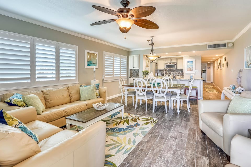 Condo, 1 King Bed with Sofa bed (Land's End 7-306 Beach Front - Premie) | Living area | TV