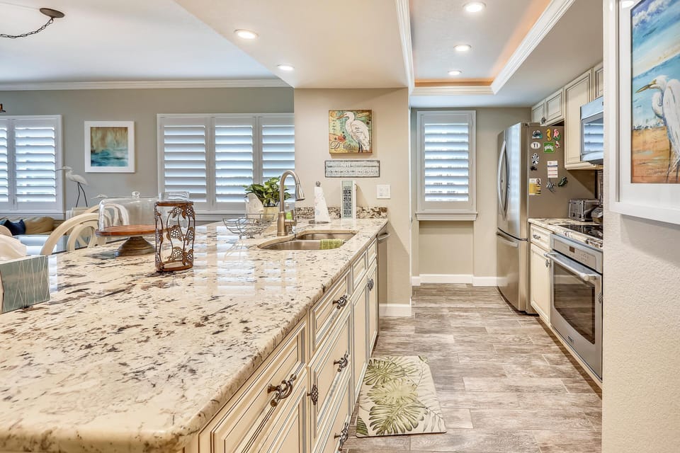 Condo, 1 King Bed with Sofa bed (Land's End 7-306 Beach Front - Premie) | Private kitchen | Oven, toaster