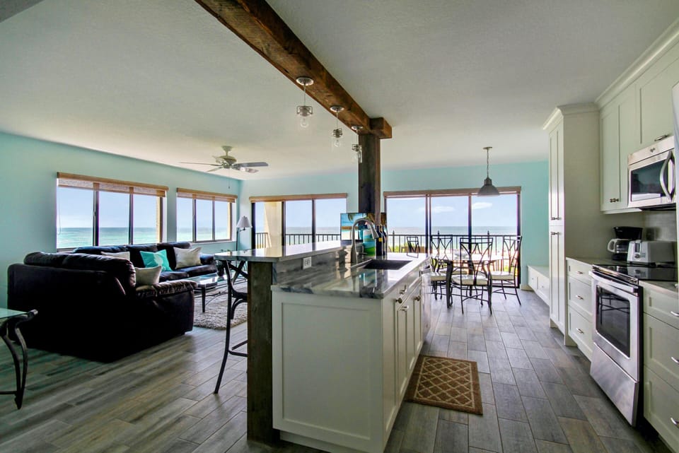 Condo, 1 King Bed with Sofa bed (Land's End 7-401 Beach Front - Premie) | Private kitchen | Oven, toaster