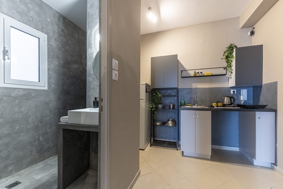 Deluxe Apartment | Blackout drapes, soundproofing, iron/ironing board, cribs/infant beds
