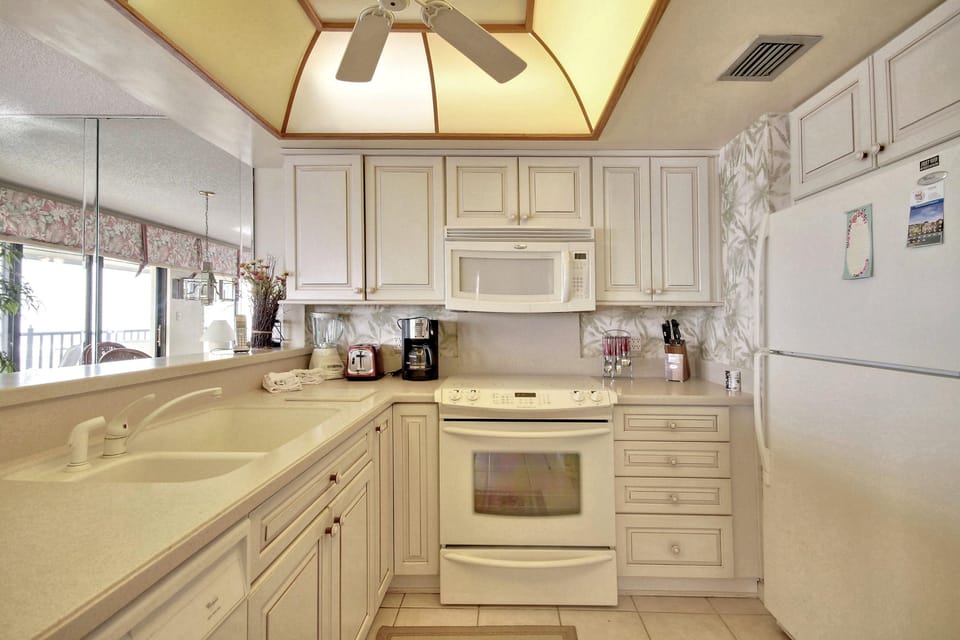 Condo, Multiple Beds (Land's End 8-401 Beach Front) | Private kitchen | Oven, toaster