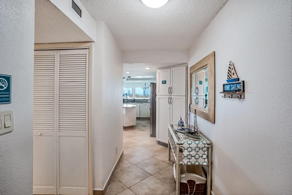 Condo, 1 King Bed (Land's End 9-201 Beach Front - Premie) | Interior