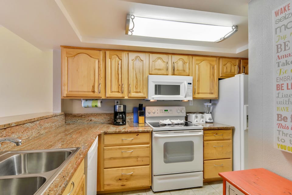 Condo, Multiple Beds (Land's End 9-403 Beach Front - Premie) | Private kitchen | Oven, toaster