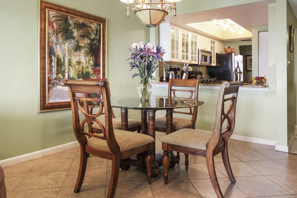 Condo, Multiple Beds (Land's End 9-204 Beach Front) | Dining
