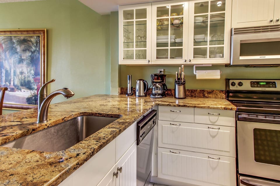 Condo, Multiple Beds (Land's End 9-204 Beach Front) | Private kitchen