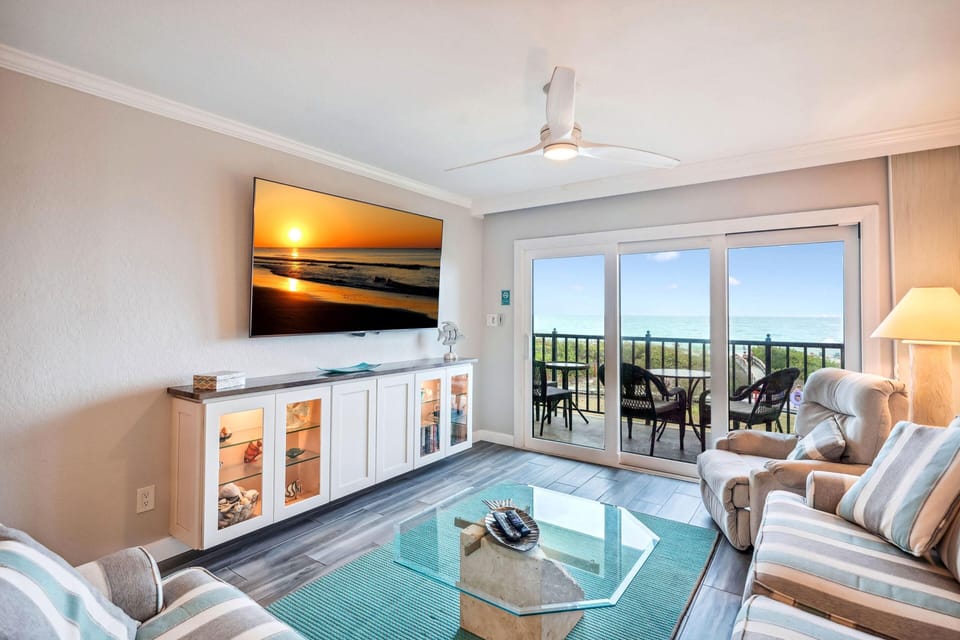 Condo, 1 King Bed (Land's End 9-304 Beach Front - Premie) | Living area | TV