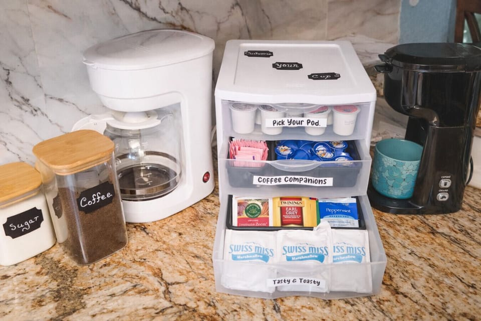 Coffee, tea, or cocoa? Single-serve + full pot options with fixings