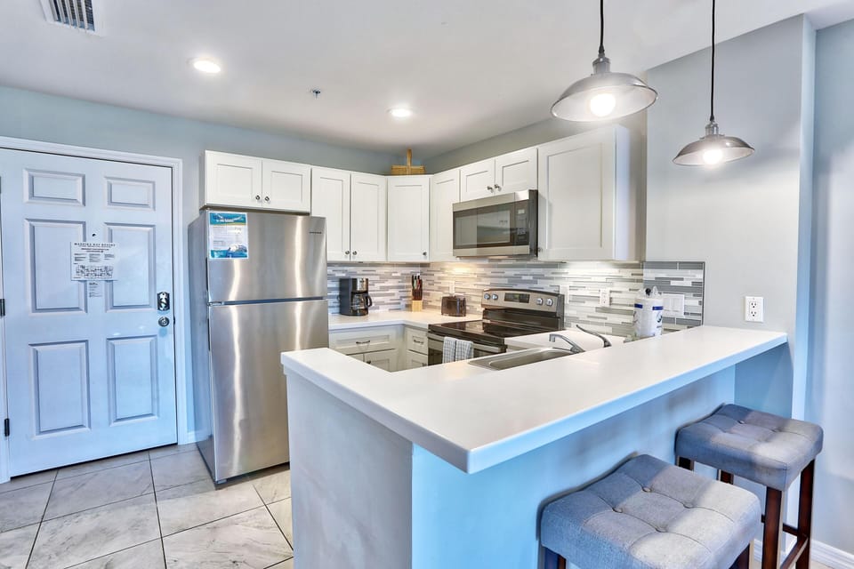 Condo, Multiple Beds (Madeira Bay Resort I 1504) | Private kitchen | Oven