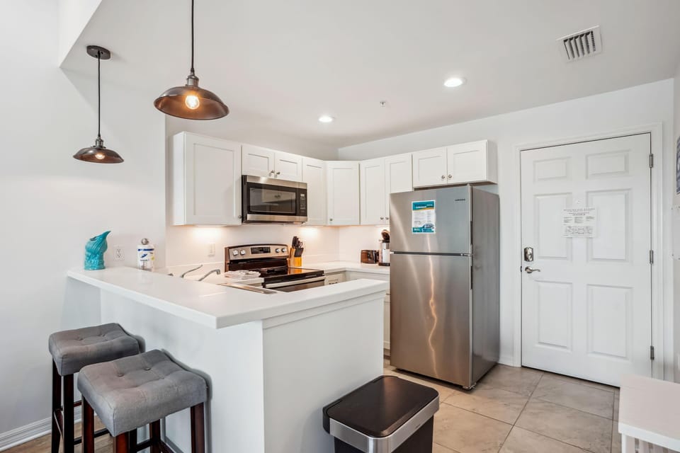 Condo, Multiple Beds (Madeira Bay Resort I 1505) | Private kitchen | Oven