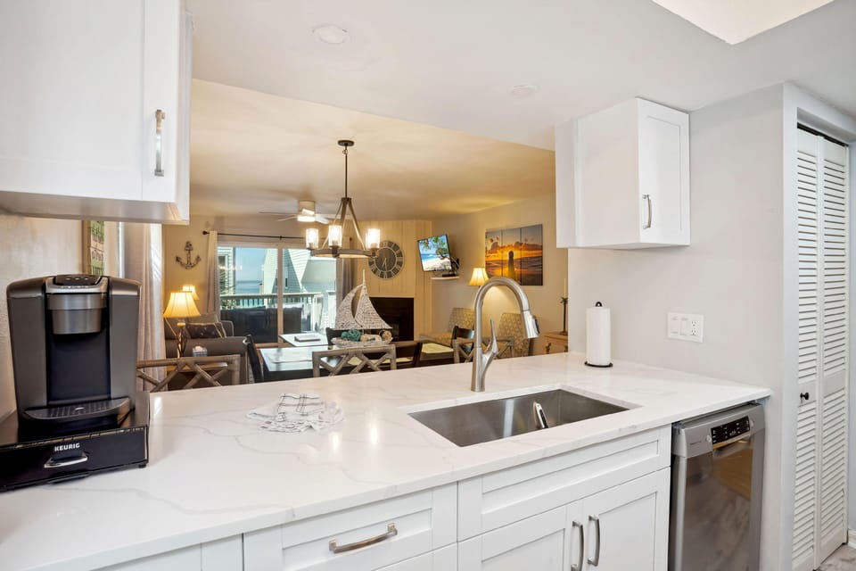 House, Multiple Beds (Pelican Pointe 2A) | Private kitchen | Oven, toaster